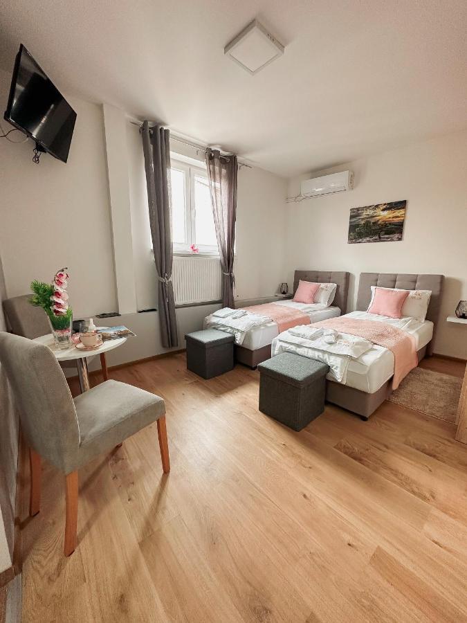 San Lux Dunavska Novi Sad Exteriör bild