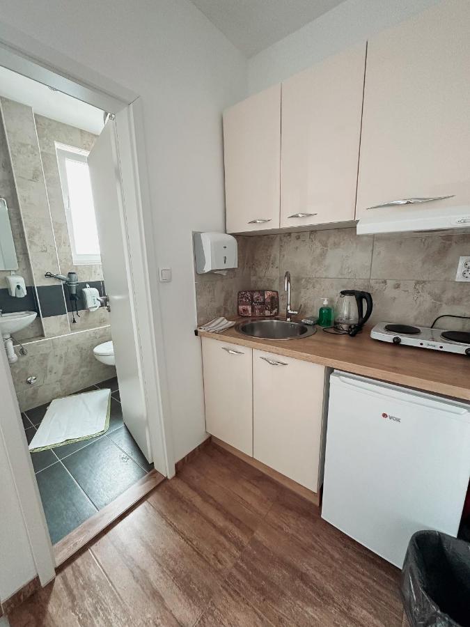 San Lux Dunavska Novi Sad Exteriör bild