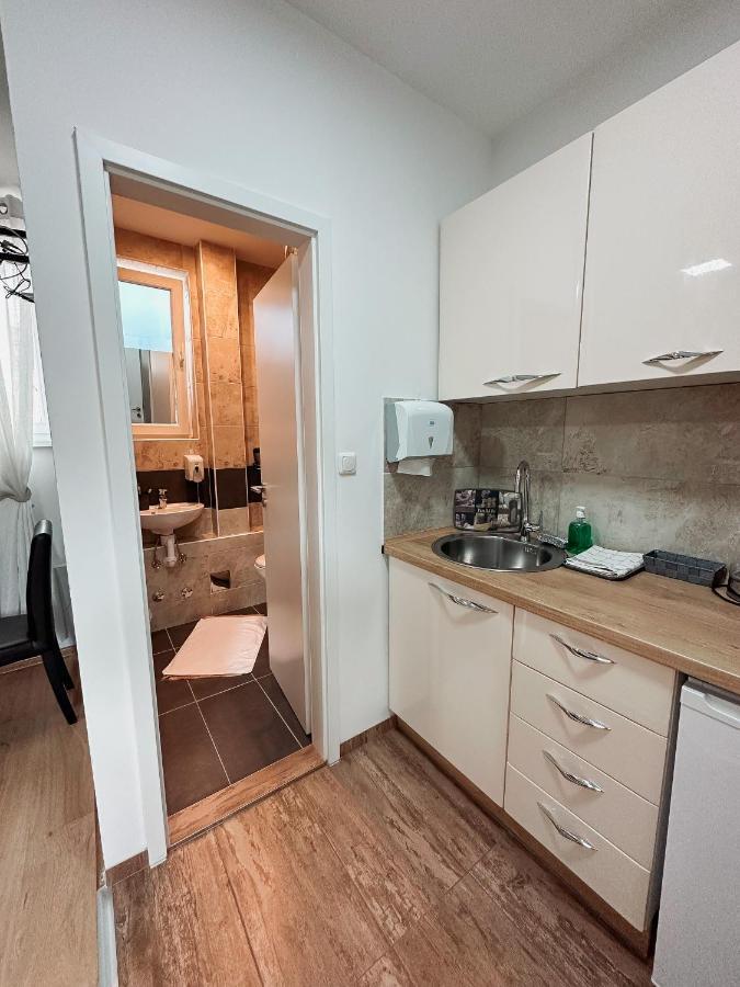 San Lux Dunavska Novi Sad Exteriör bild